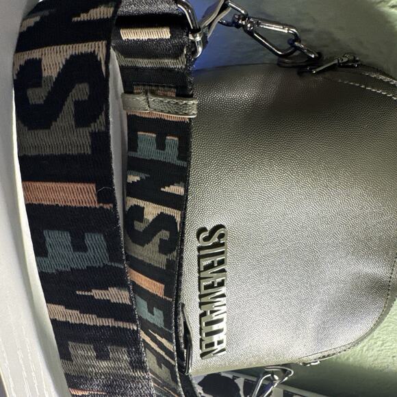 Steve Madden Dome Crossover Purse/ Bag Zip Up Olive Green Color. Good Condition! - Picture 3 of 16